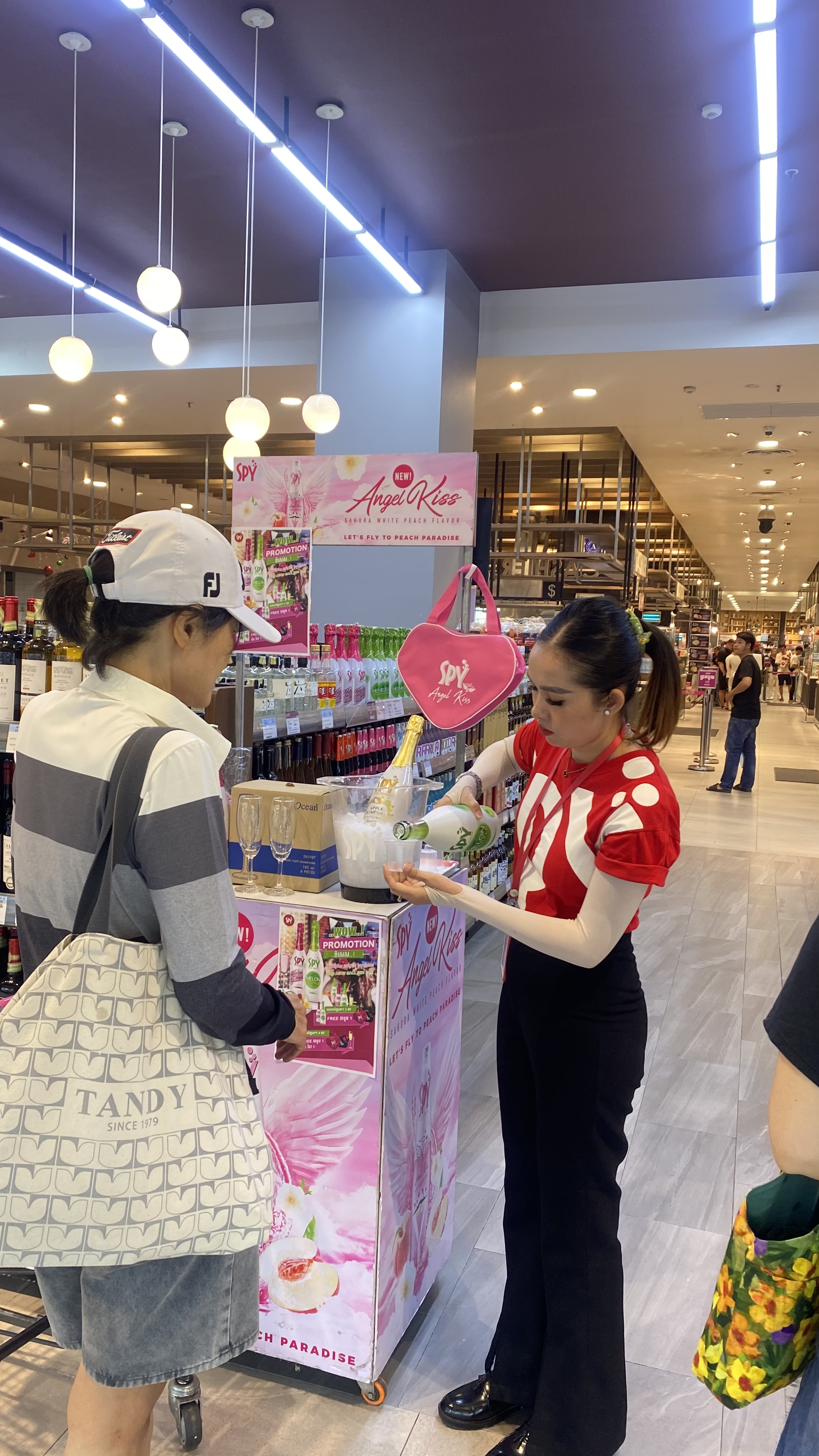 SPY Sparkle Fruit Revolutionizing FMCG Distribution with Da Houg Heng 25th December at Makro Cambodia - Image 7